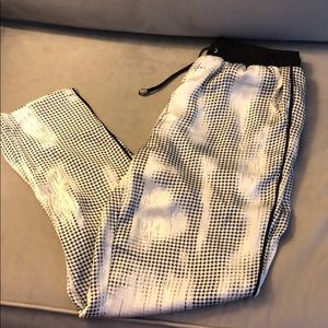 Silky/drapey printed pants